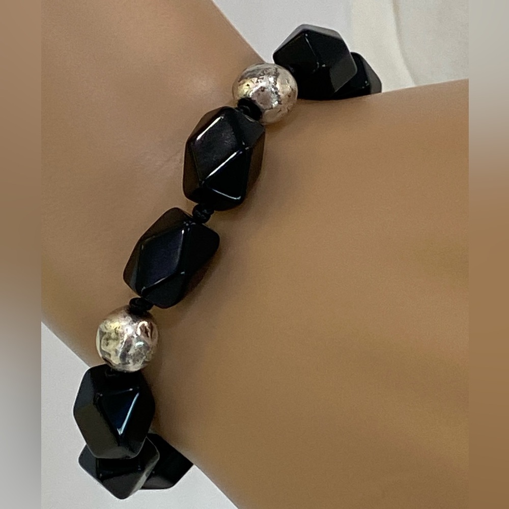 NWOT Adorable Lucky Brand Faceted Black Beads w. Silvertone, Adjustable Bracelet